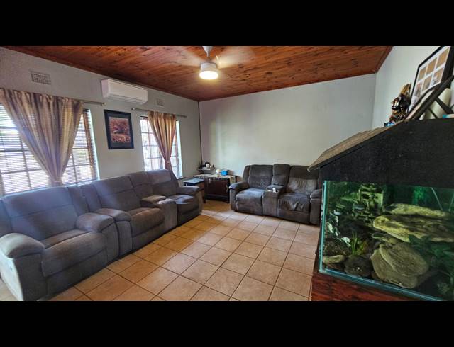 3 BEDROOM HOUSE FOR SALE IN GRANTHAM PARK